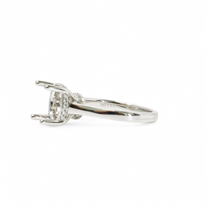 WHITE GOLD SEMI MOUNT RING SETTING FOR A ROUND CENTER STONE