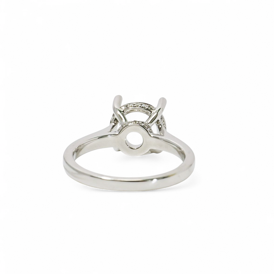 WHITE GOLD SEMI MOUNT RING SETTING FOR A ROUND CENTER STONE