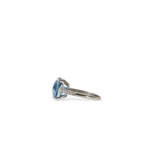 WHITE GOLD LADY'S RING WITH BLUE TOPAZ AND DIAMONDS