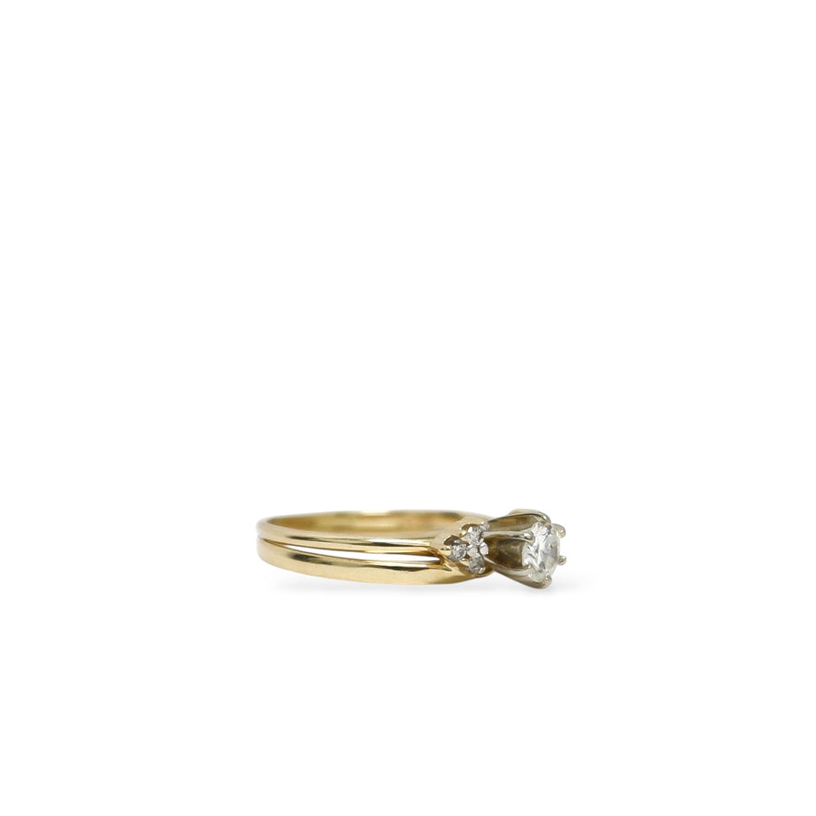 YELLOW GOLD ENGAGEMENT RING WITH SEVEN NATURAL DIAMONDS