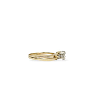 YELLOW GOLD ENGAGEMENT RING WITH SEVEN NATURAL DIAMONDS