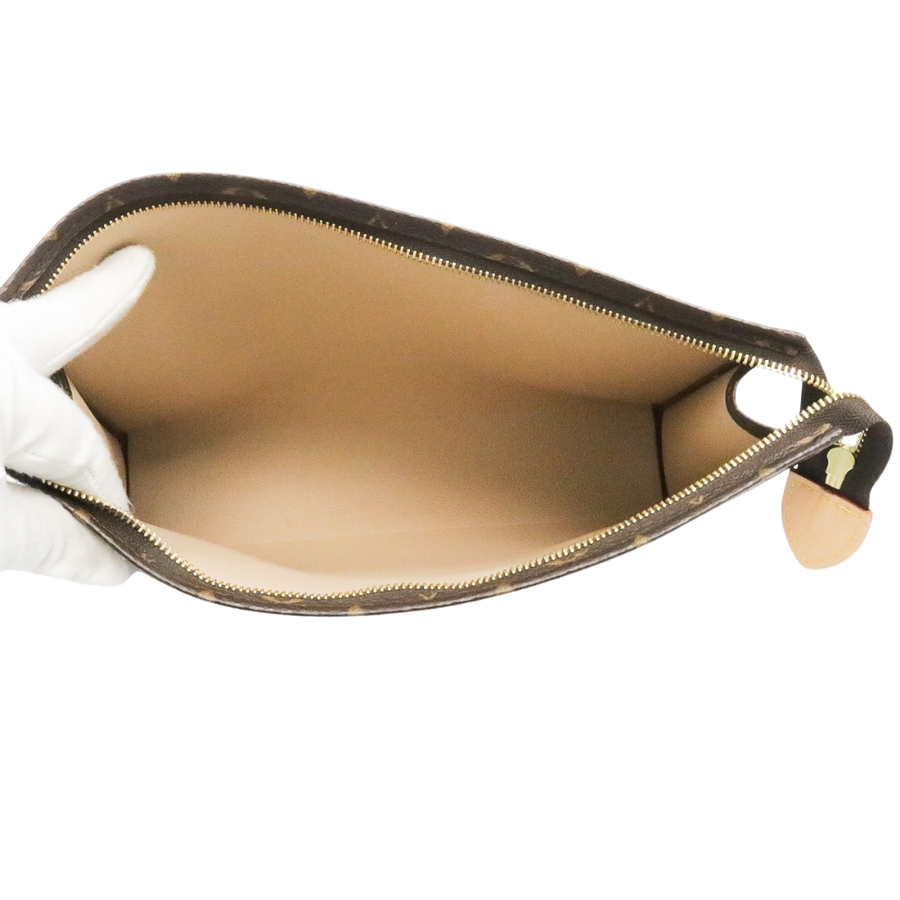 PREOWNED LOUIS VUITTON TOILETRY POUCH 26
