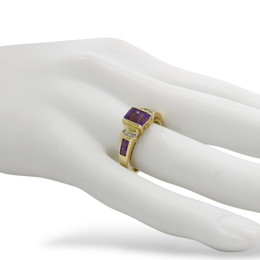 YELLOW GOLD LADY'S RING WITH AMETHYST STONES AND NATURAL DIAMONDS