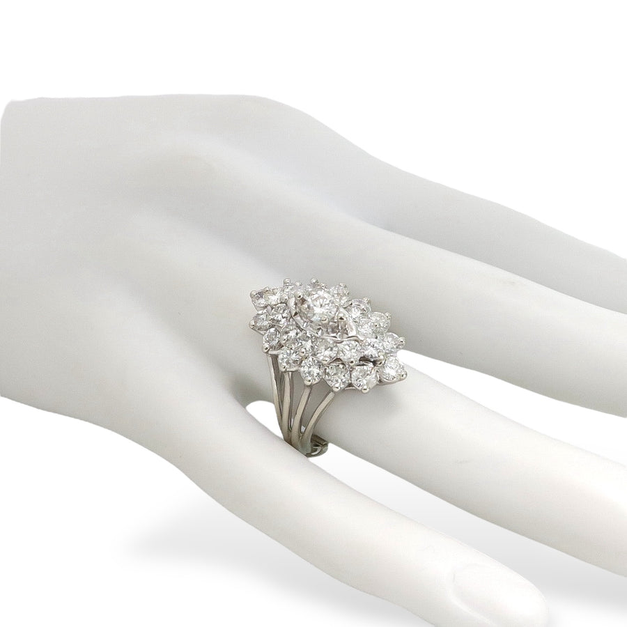 WHITE GOLD LADY'S DIAMON COCKTAIL RING