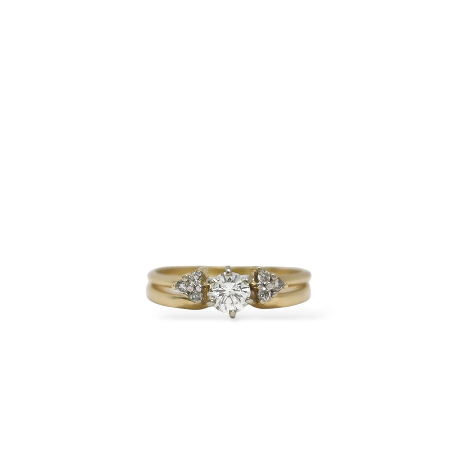 YELLOW GOLD ENGAGEMENT RING WITH SEVEN NATURAL DIAMONDS
