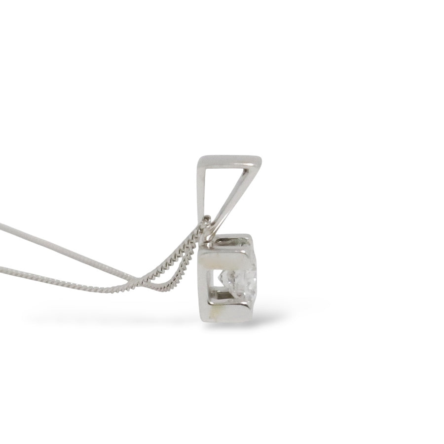 WHITE GOLD NATURAL DIAMOND PENDANT WITH NECKLACE