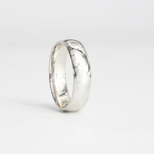 WHITE GOLD ART CARVED MEN'S WEDDING BAND