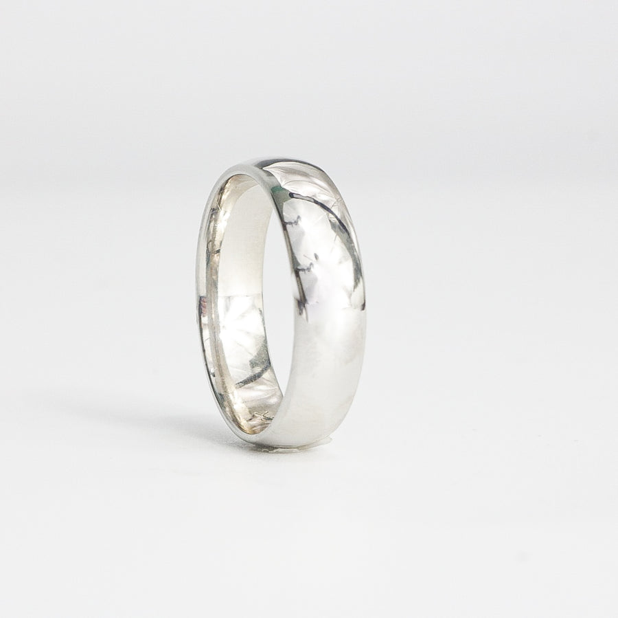 WHITE GOLD ART CARVED MEN'S WEDDING BAND