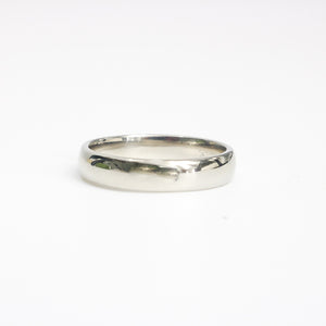 WHITE GOLD ART CARVED LADY'S WEDDING BAND