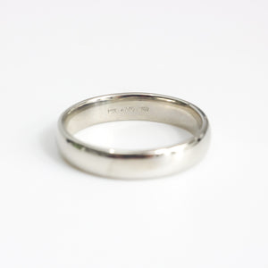 WHITE GOLD ART CARVED LADY'S WEDDING BAND