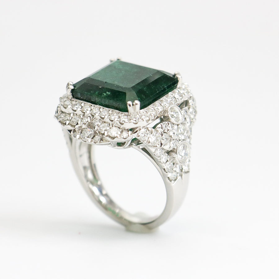 EMERALD AND DIAMOND DINNER RING
