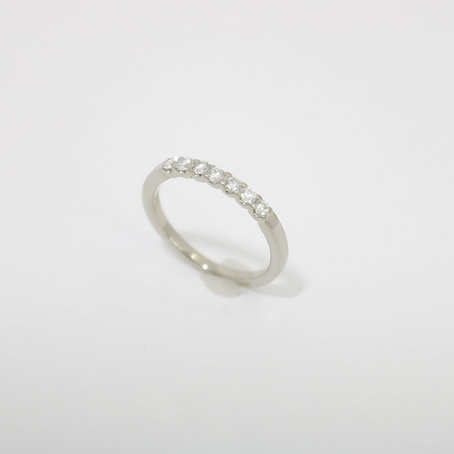 WHITE GOLD NATURAL DIAMOND WEDDING BAND