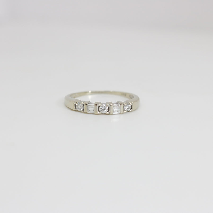 WHITE GOLD ROUND AND BAGUETTE CUT NATURAL DIAMOND LADY'S BAND