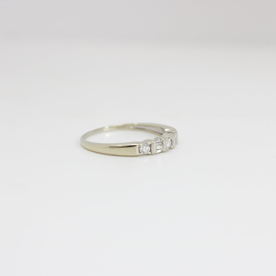 WHITE GOLD ROUND AND BAGUETTE CUT NATURAL DIAMOND LADY'S BAND