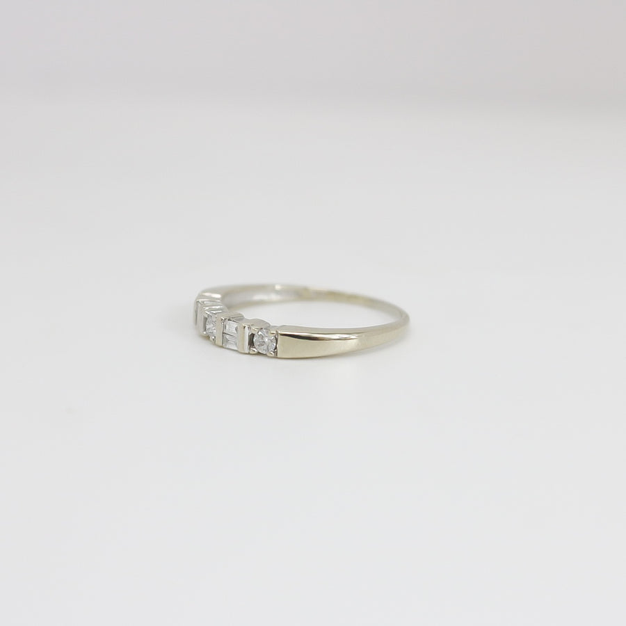 WHITE GOLD ROUND AND BAGUETTE CUT NATURAL DIAMOND LADY'S BAND