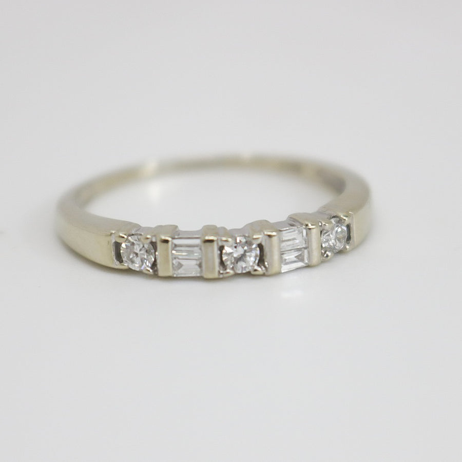 WHITE GOLD ROUND AND BAGUETTE CUT NATURAL DIAMOND LADY'S BAND