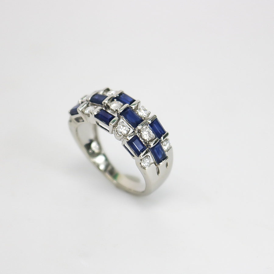 SAPPHIRE AND DIAMOND RING
