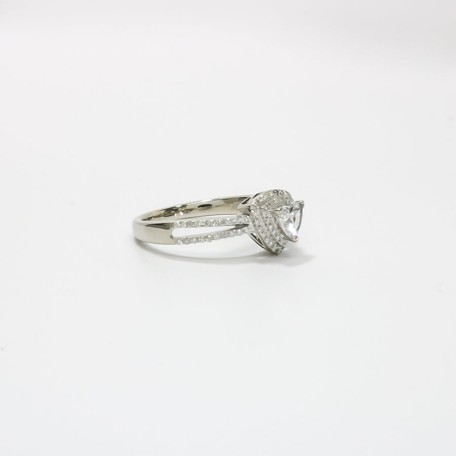 WHITE GOLD LADY'S TRILLION CUT NATURAL DIAMOND RING