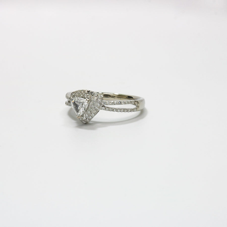 WHITE GOLD LADY'S TRILLION CUT NATURAL DIAMOND RING
