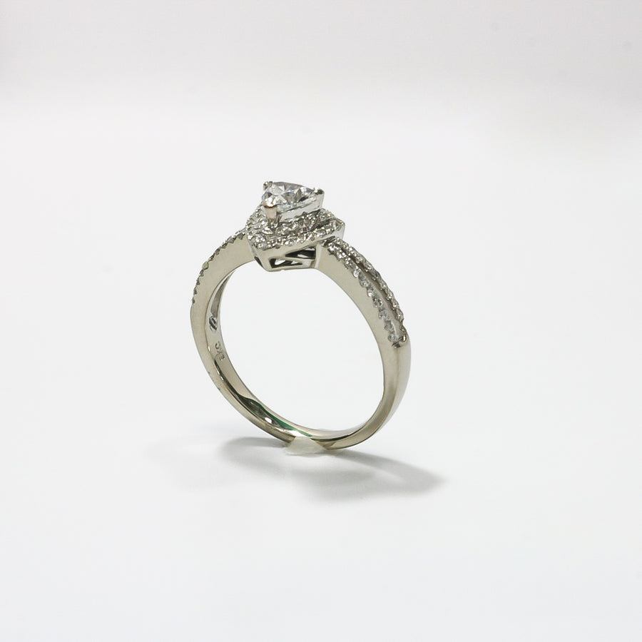 WHITE GOLD LADY'S TRILLION CUT NATURAL DIAMOND RING