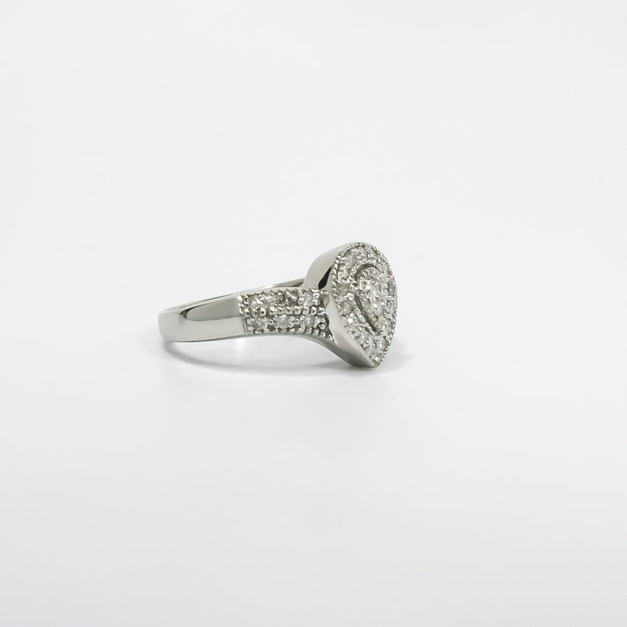 WHITE GOLD LADY'S NATURAL DIAMOND RING PEAR SHAPE