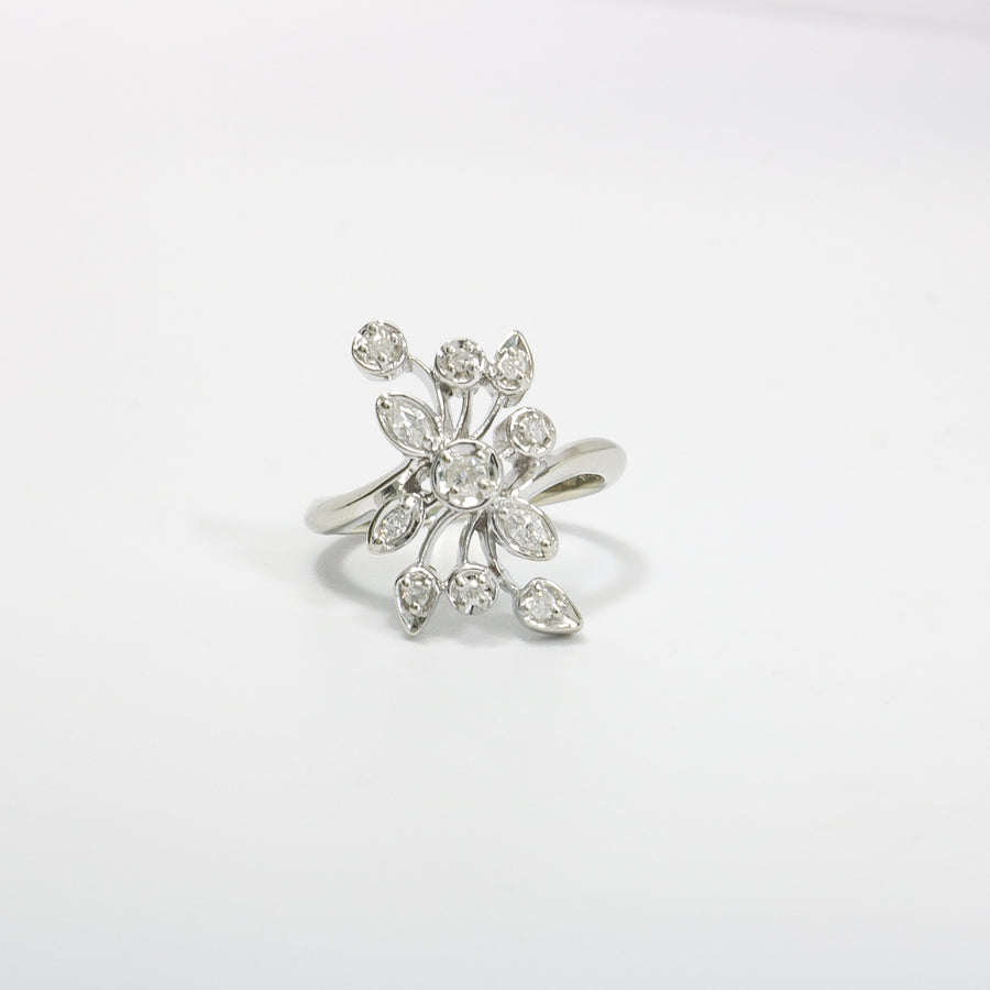 WHITE GOLD LADY'S NATURAL DIAMOND RING LEAVES SHAPE