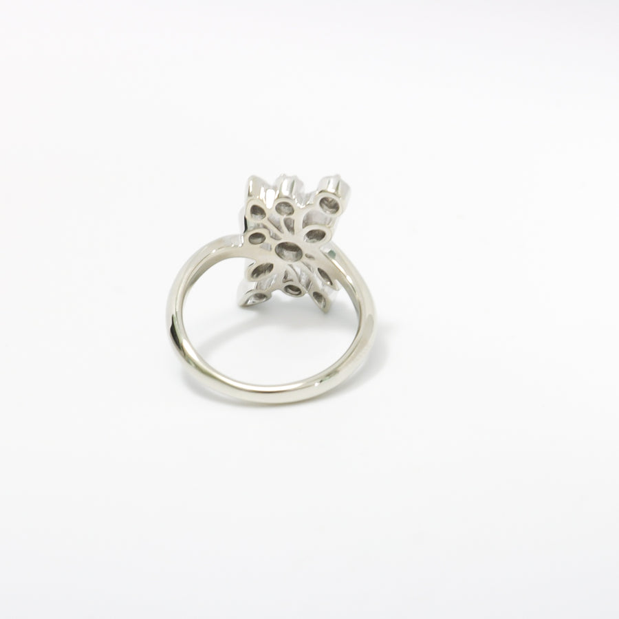 WHITE GOLD LADY'S NATURAL DIAMOND RING LEAVES SHAPE