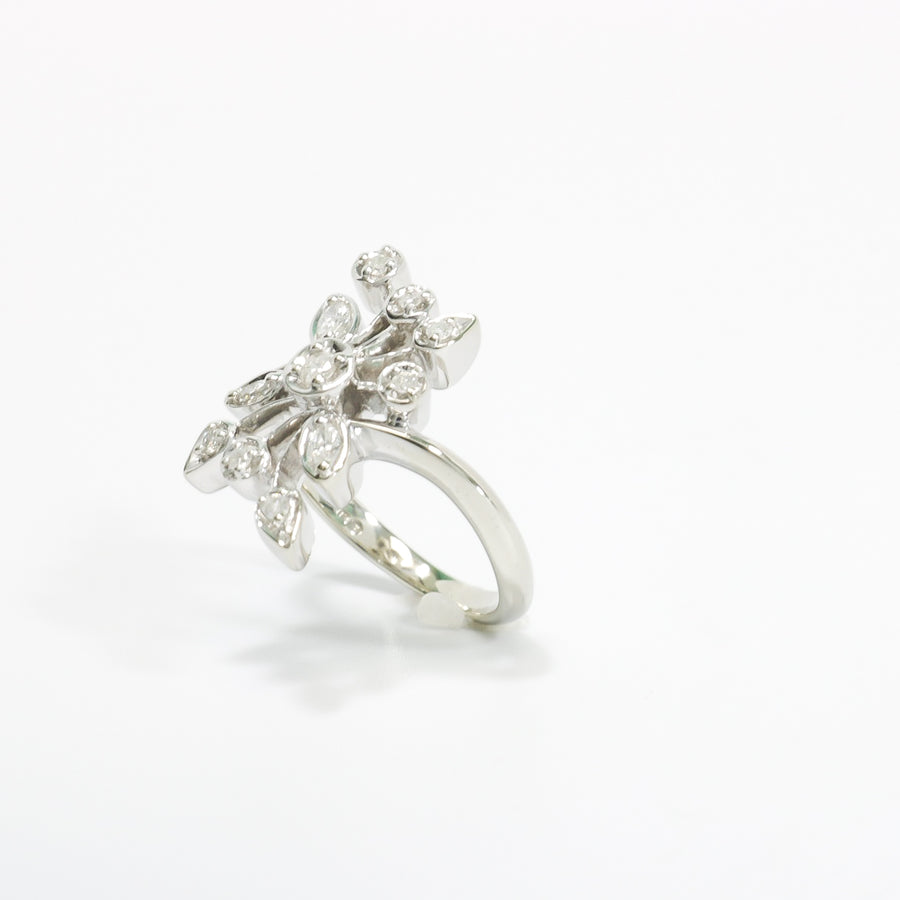 WHITE GOLD LADY'S NATURAL DIAMOND RING LEAVES SHAPE