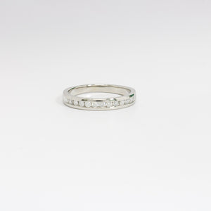 WHITE GOLD LADY'S NATURAL DIAMOND BAND.