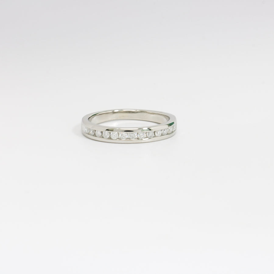 WHITE GOLD LADY'S NATURAL DIAMOND BAND.