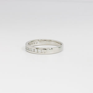 WHITE GOLD LADY'S NATURAL DIAMOND BAND.