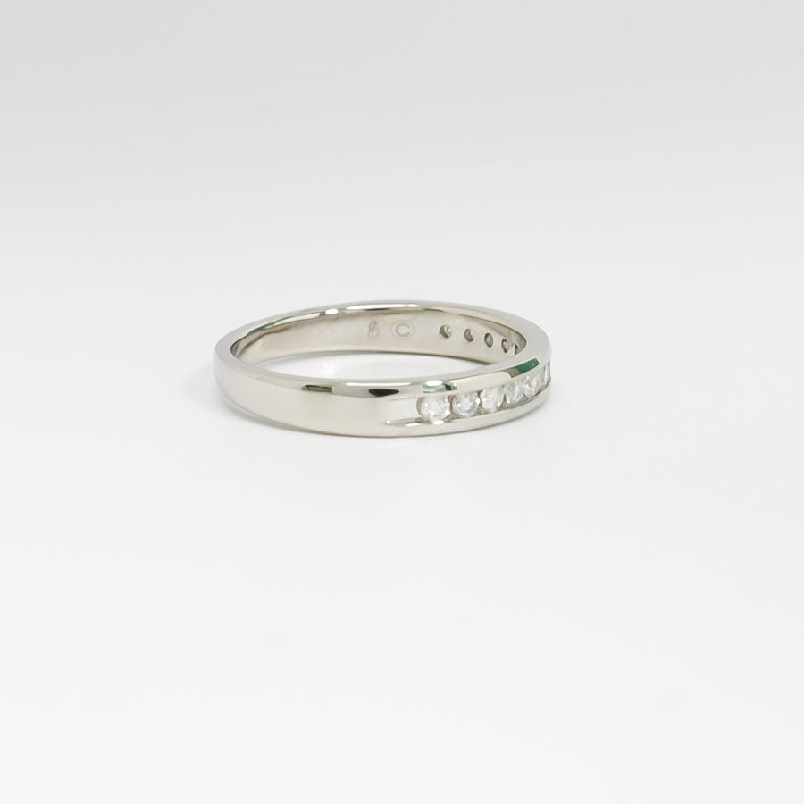 WHITE GOLD LADY'S NATURAL DIAMOND BAND.