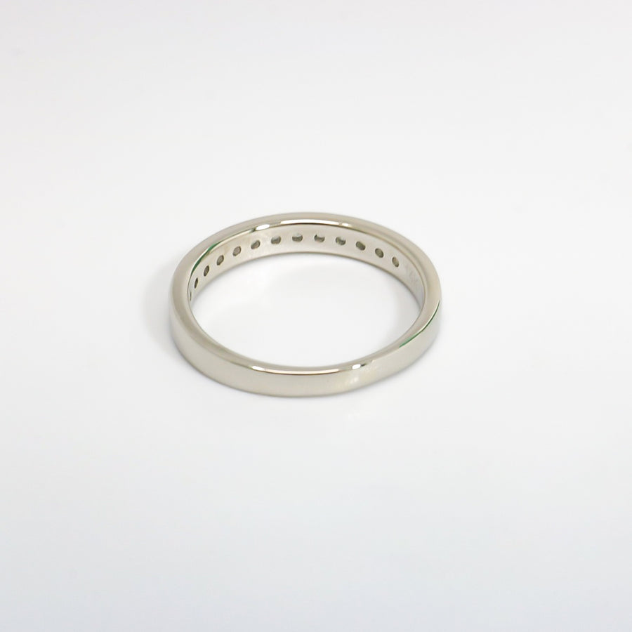 WHITE GOLD LADY'S NATURAL DIAMOND BAND.