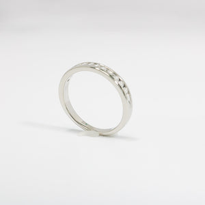 WHITE GOLD LADY'S NATURAL DIAMOND BAND.