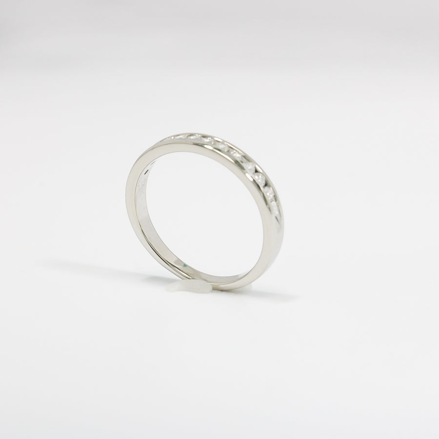 WHITE GOLD LADY'S NATURAL DIAMOND BAND.