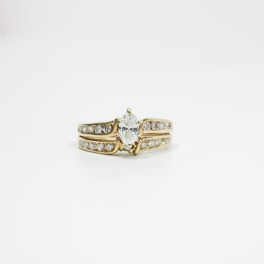 YELLOW GOLD NATURAL DIAMOND WEDDING RING SET.