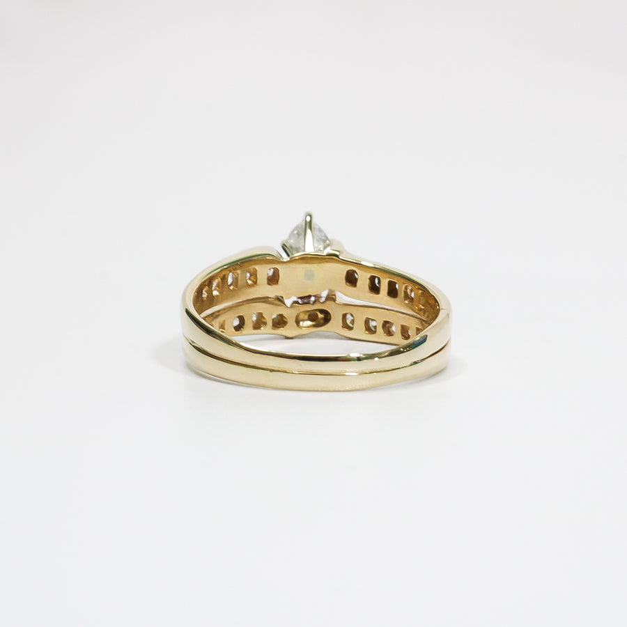 YELLOW GOLD NATURAL DIAMOND WEDDING RING SET.