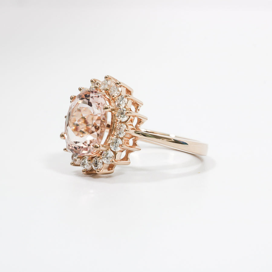 ROSE GOLD MORGANITE AND NATURAL DIAMOND RING.