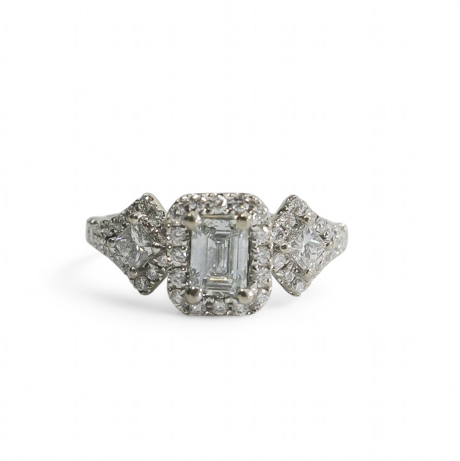 WHITE GOLD NATURAL DIAMOND BAGUETTE CUT CENTER DIAMOND RING