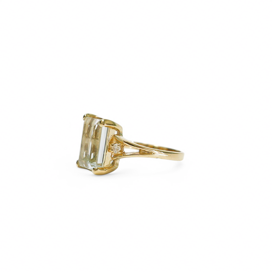 YELLOW GOLD LADY'S RING WITH AQUAMARINE STONE