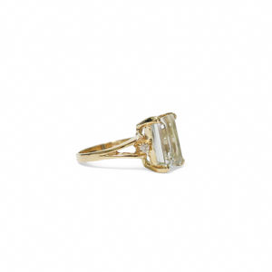 YELLOW GOLD LADY'S RING WITH AQUAMARINE STONE