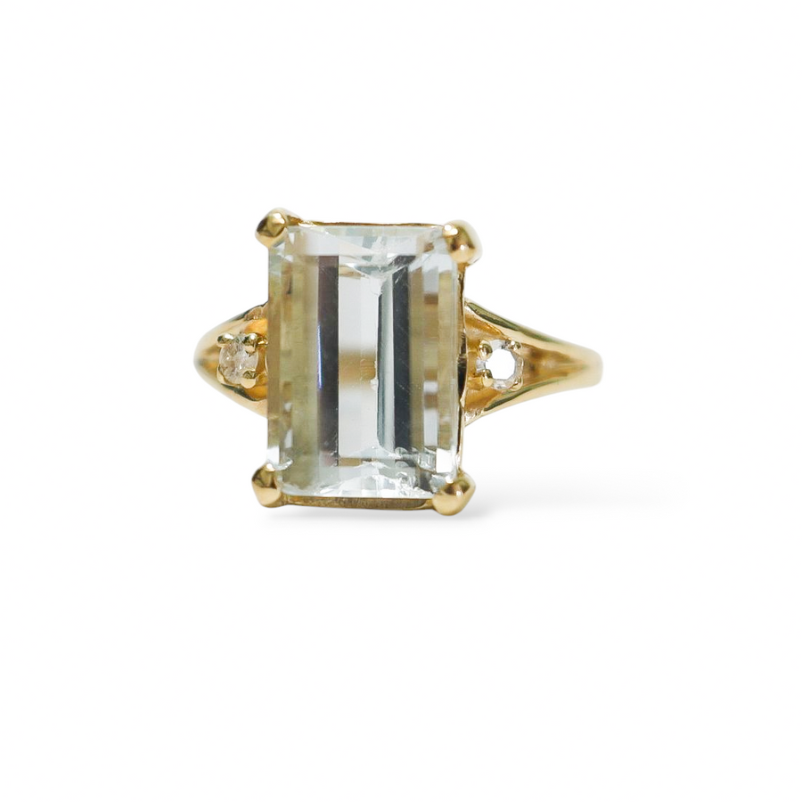 YELLOW GOLD LADY'S RING WITH AQUAMARINE STONE