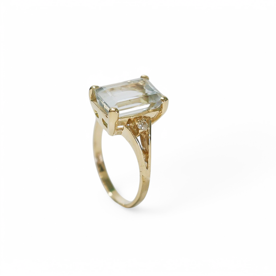 YELLOW GOLD LADY'S RING WITH AQUAMARINE STONE
