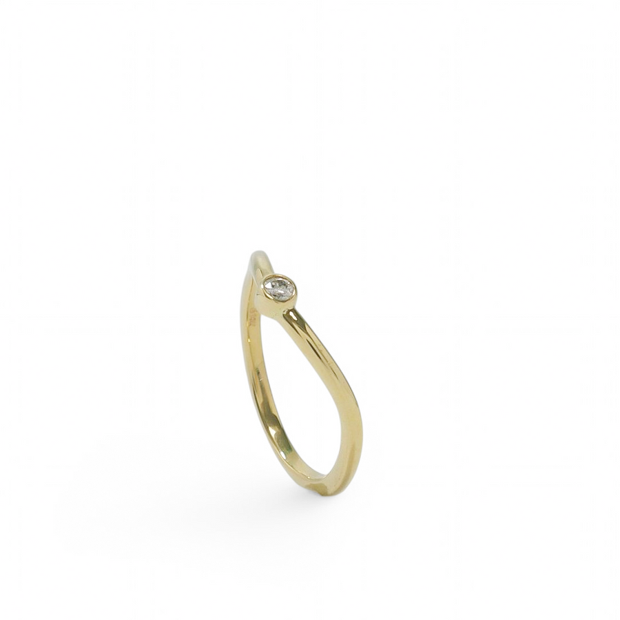 YELLOW GOLD LADY'S  SINGLE DIAMOND RING