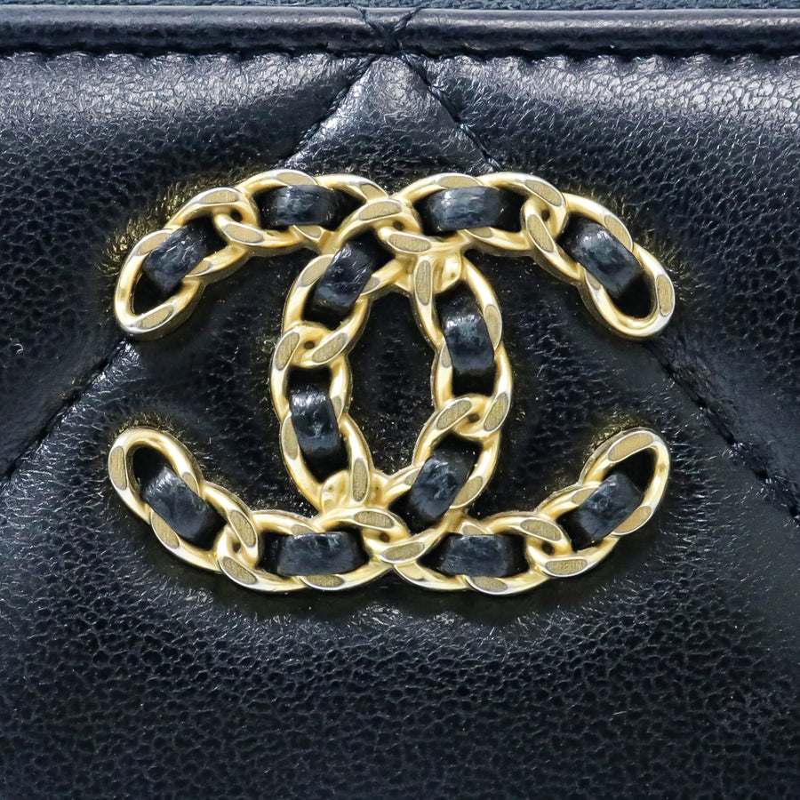 PRE-OWEND CHANEL ZIP WALLET