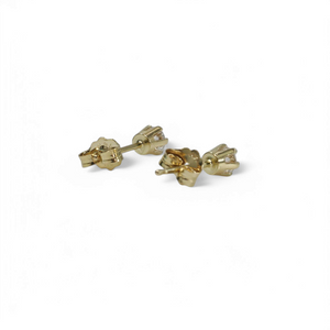 YELLOW GOLD NATURAL DIAMOND STUD EARRINGS.