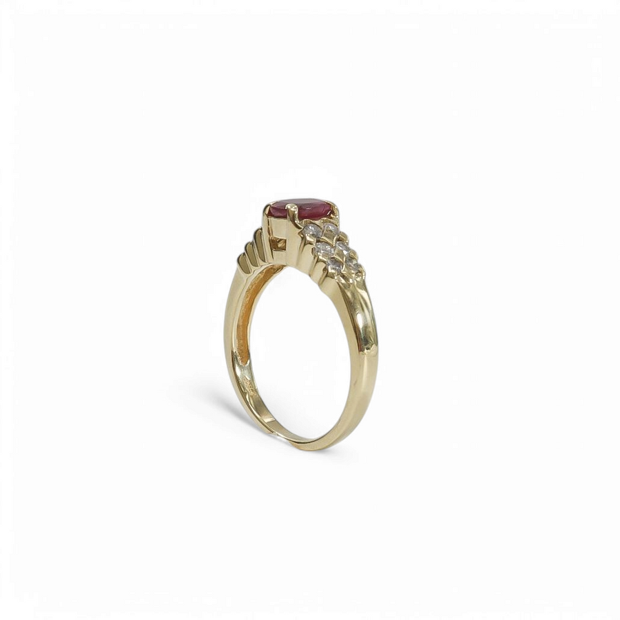 YELLOW GOLD LADY'S RING WITH NATURAL RUBY AND DIAMONDS.