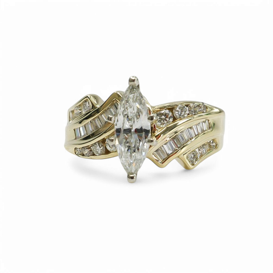 LADY'S RING WITH MARQUISE, BAGUETTE AND ROUND NATURAL DIAMONDS.