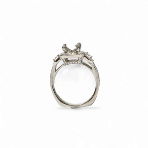 WHITE GOLD SEMI MOUNT RING SETTING FOR A CENTER ROUND STONE