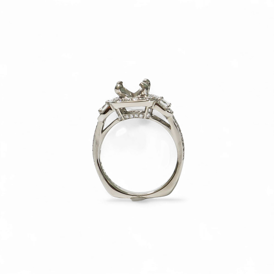 WHITE GOLD SEMI MOUNT RING SETTING FOR A CENTER ROUND STONE